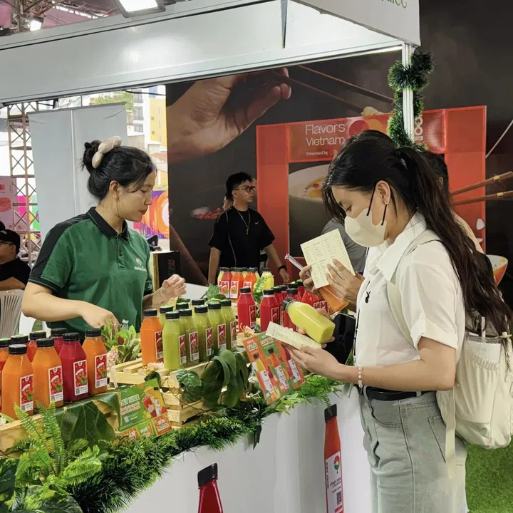 Nước Ép ReViet Tham Gia Gian Hàng Ẩm Thực Trong Lễ Hội Hozo